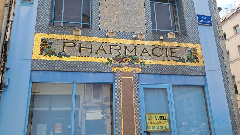 20250529_124901.jpg - ...wie u.a. diese Apotheke.