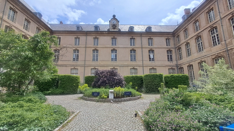 20250529_133033.jpg - An der Bibliothèque Stanislas vorbei...