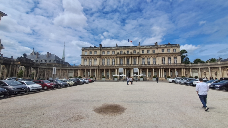 20250529_143418.jpg - ...zum "Palais des Ducs de Lorraine" bzw. einem "wichtigen Regierungsgebäude". Keine Ahnung?!? Wir haben jetzt schon den völligen Kulturüberdruss! *stöhn*