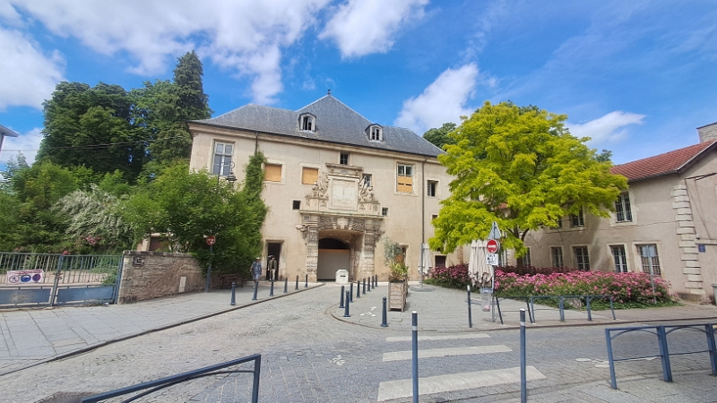 20250529_144732.jpg - ...und zur Porte et Jardin de la Citadelle.