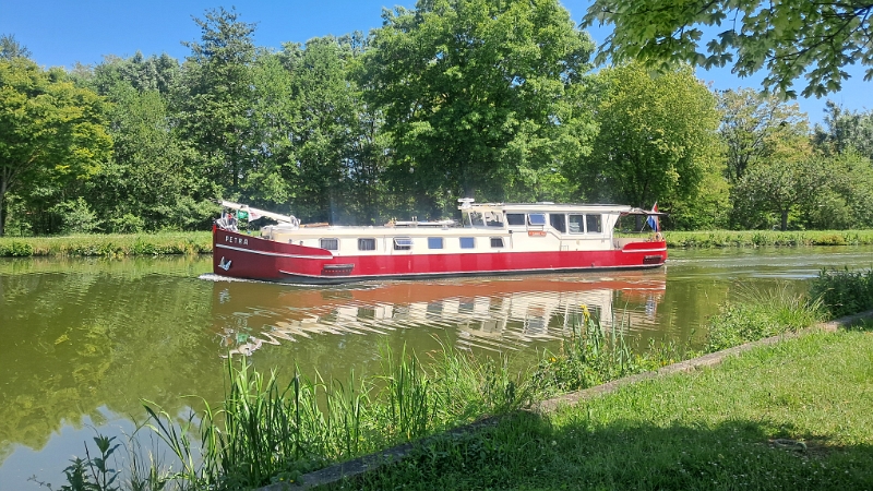 20250530_135455.jpg - Ui, da kommt ein Schiff vorbeigetuckert.