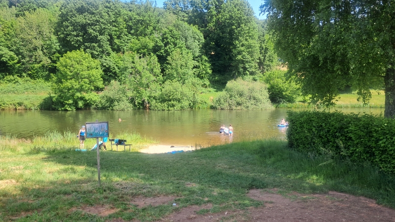 20250531_112329.jpg - ...darum nicht lange labern! AB INS WASSER!!! Zisch, mein Gott ist das schööön. :-)