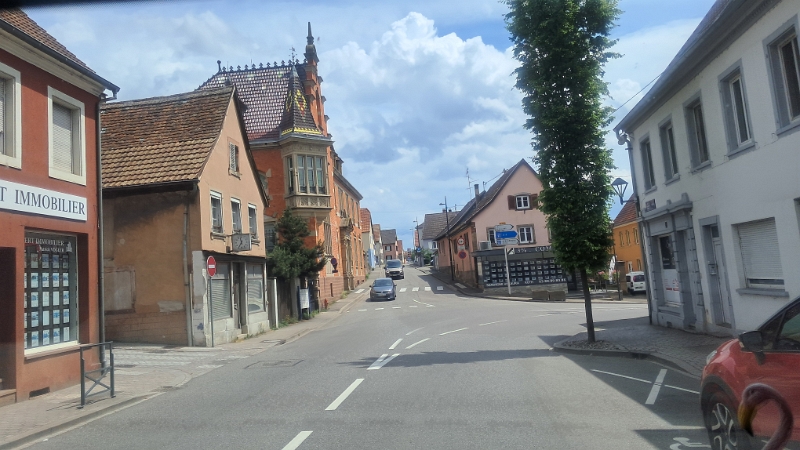 20250601_123809.jpg - Durch ein paar Dörfchen noch...