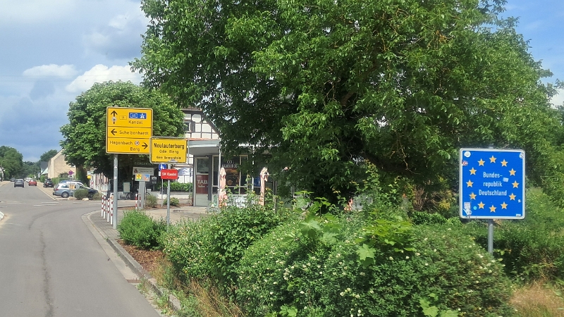 20250601_140751.jpg - ...und überqueren in Lauterbourg die Grenze.