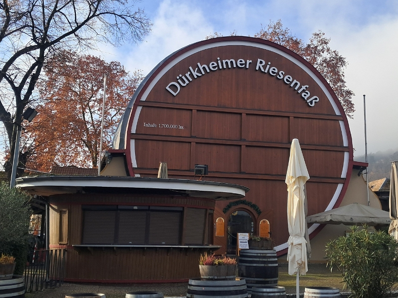 20251129_113817.jpg - ...und dem Dürkheimer Riesenfaß...