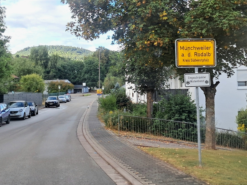 20250829_180415.jpg - Kurzentschlossen fahren wir nach Münchweiler an der Roldalb...