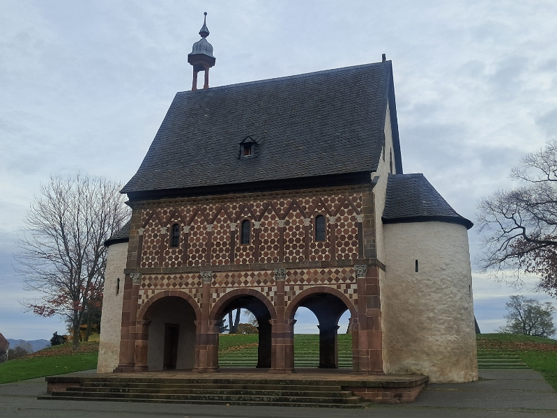 20251101_115505.jpg - Die Tor- bzw. Königshalle...