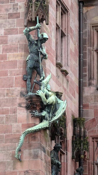 DSC06776.JPG - Hier starten wir nun zu einer "Stadtrunde".