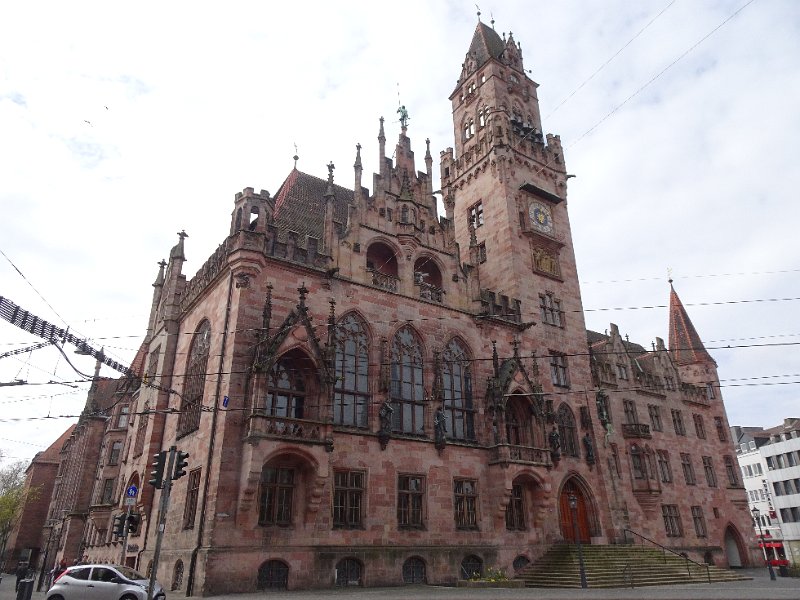DSC06782.JPG - Mit dem Bus sind wir dann in die Stadt zum Rathaus gefahren.