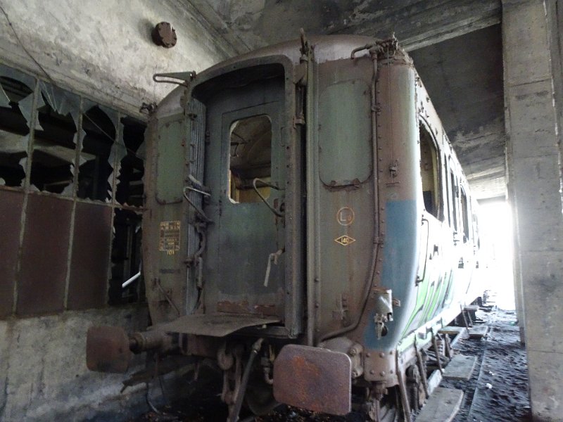 DSC06989.JPG - Dieser Waggon sieht interessant aus...