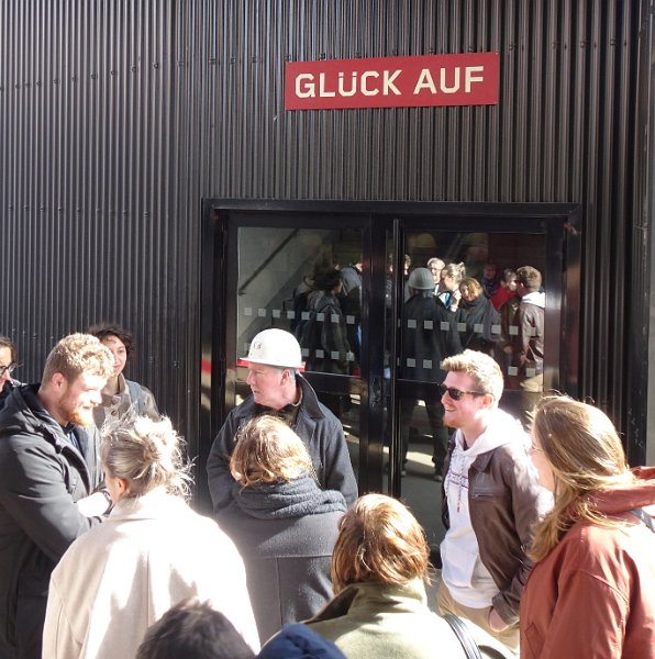 DSC07035.JPG - ...die eigentlich in französisch sein soll. Der "Führer" hat hier selbst in der Grube gearbeitet und spricht "lothringer/saarländischer" Dialekt.