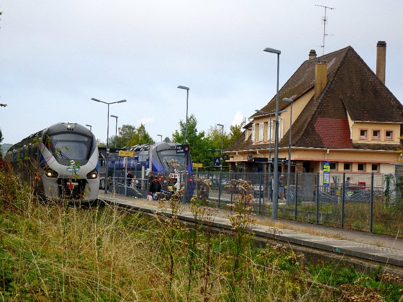 DSC08861.JPG - Am Bahnhof vorbei...