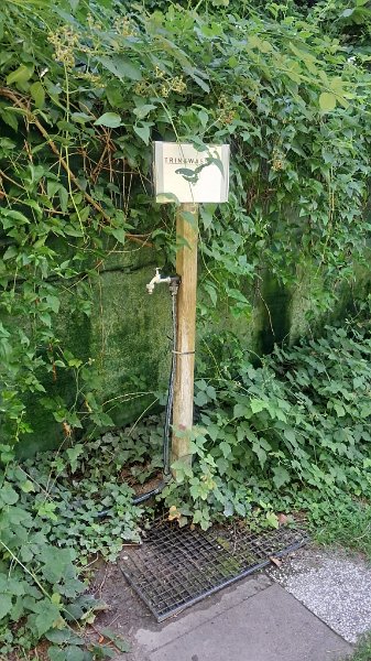 20260703_162409.jpg - Hier kann man Trinkwasser tanken.