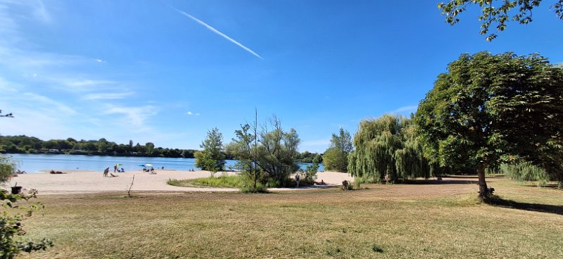 20260703_170234.jpg - Der Hauptgrund, warum wir uns für den Campingplatz entschieden haben ist der angrenzende Badesee.Der Eintritt ist für Campinggäste kostenlos. :-)