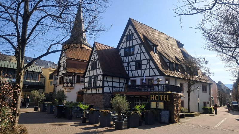 20260307_112233.jpg - Weiter durch die Stadt...