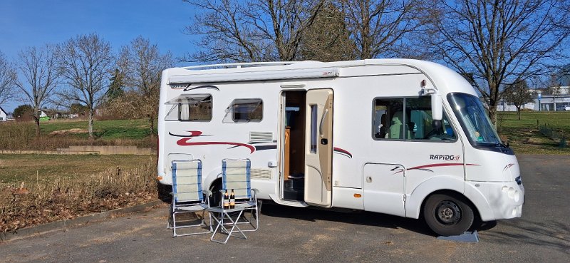 20260307_151509.jpg - Hach, das ist so schööön endlich mal wieder vor dem Auto in der Sonne zu sitzen. :-)Morgen müssen wir allerdings schon wieder nach Hause :-(Na denn mal tschööö, bis zum nächsten mal...