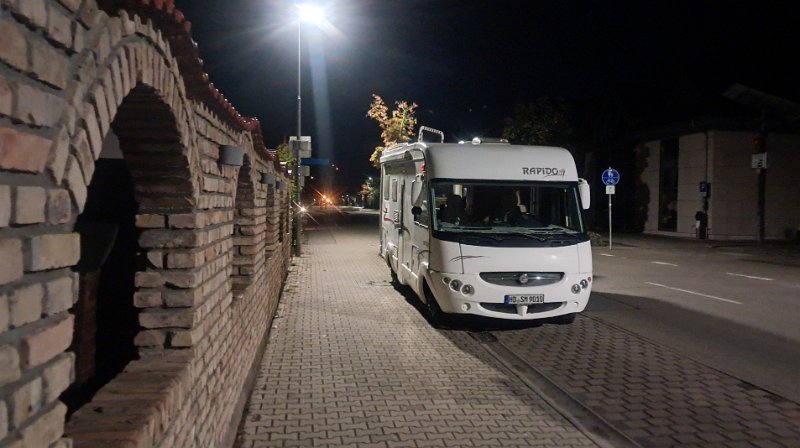20261009_050334.jpg - Um 5:00 Uhr am nächsten Tag bin ich auf Arbeit und das Dixi muss solange warten.