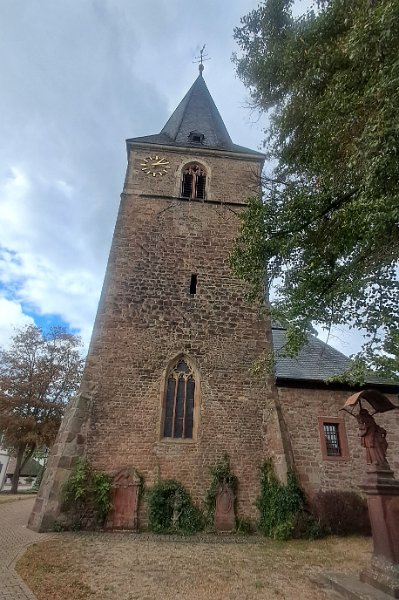 20261010_131430.jpg - ...die Kirche...