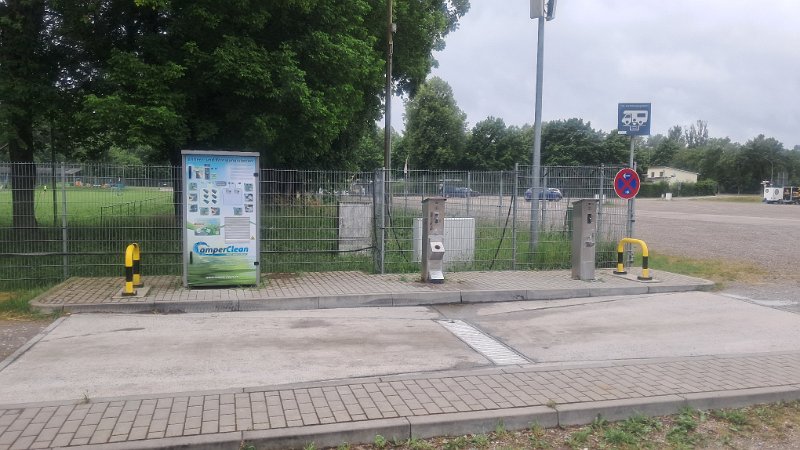 20260612_181011.jpg - Am nächsten Morgen nutzen wir die V/E-Anlage und fahren weiter...