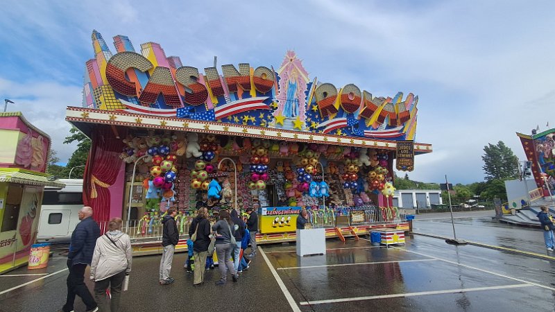 20260514_134754.jpg - Weiter schlendern wir über den "Rummel"...