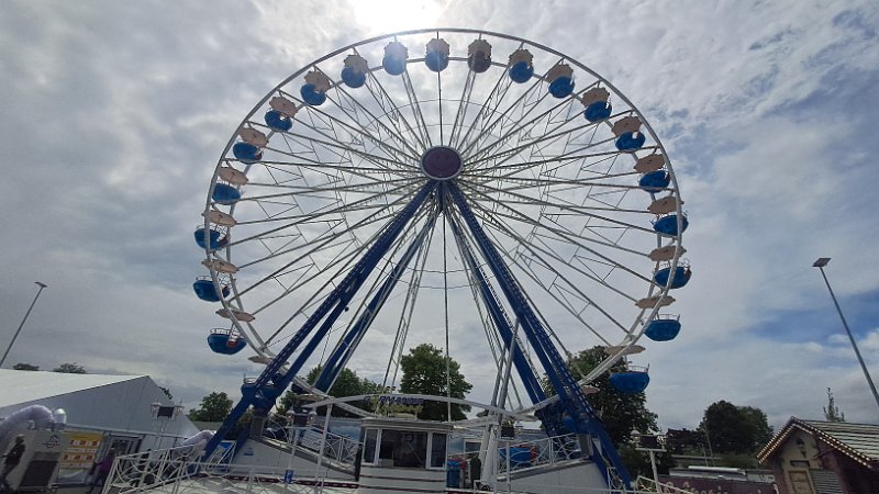 20260514_134906.jpg - ...vorbei am Riesenrad...