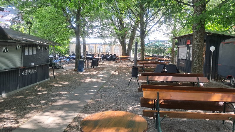 20260516_124803.jpg - Sehr schöner Biergarten, leider aber geschlossen.