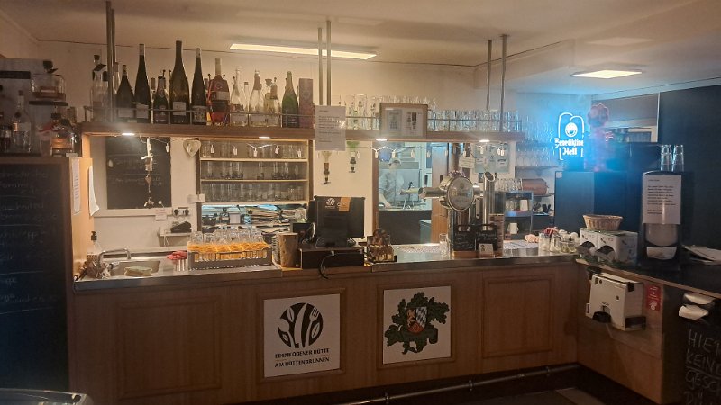 20260117_163353.jpg - Die "Edenkobener-Hütte" am Hüttenbrunnen ist unser Ziel!!!