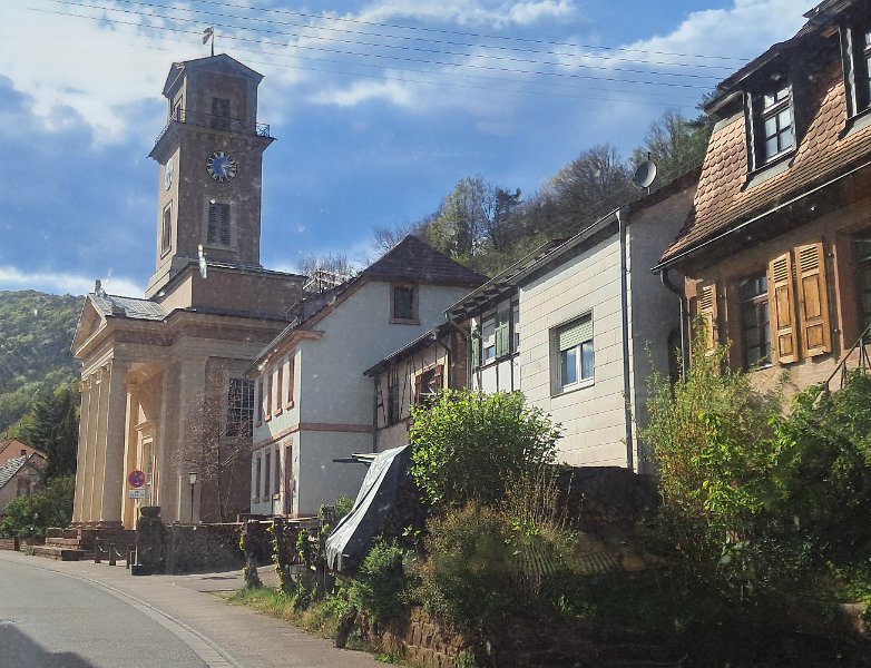 20260417_171312.jpg - Durch Rinnthal müssen wir auch...