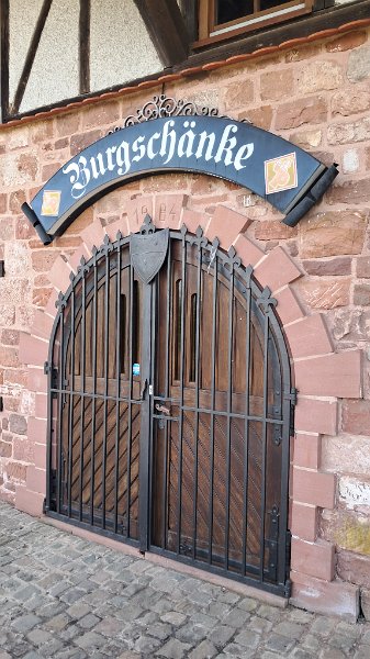 20260418_131712.jpg - ...sowie die Burgschänke sind leider "ausgestorben". :-(