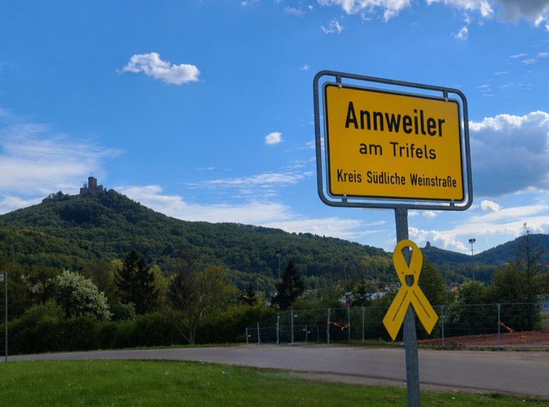 file_00000000ecf871f49feea2b8ce18549d.png - Weil die Tunnel bei Annweiler gesperrt sind, müssen wir durch den Ort.