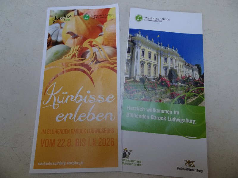 DSC08498.JPG - Wir sind aber aus einem anderen Grund hier.Wir wollen uns die Kürbisausstellung vom Blühenden Barock ansehen.