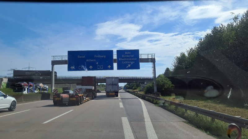 20260619_172225.jpg - Ok, wir haben es immerhin in etwa 1,5Std geschafft um bei Bühl bzw. Rheinmünster von der Autobahn zu fahren...