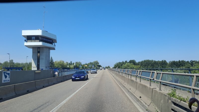 20260621_114717.jpg - ...bei Iffezheim über den Rhein...