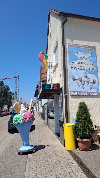 20260621_135940.jpg - ...weiter nach Hördt zu einer Eismanufaktur...