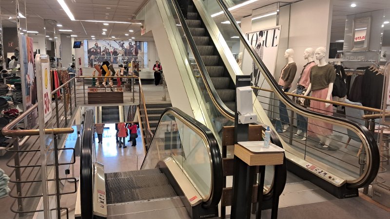 20260221_123111.jpg - Naja, wir wollen sowieso ein paar "Erledigungen" erledigen und bummeln durch einige Geschäfte.