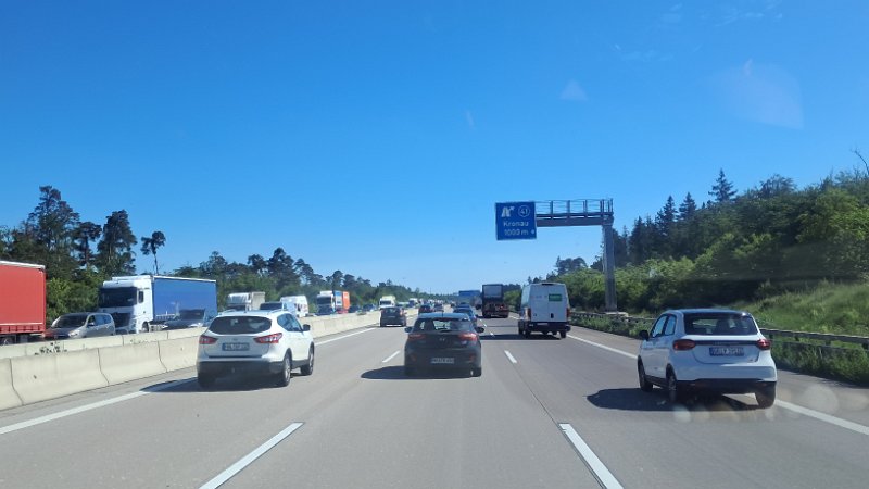 20260522_162850.jpg - Ein klares Ziel haben wir nicht. Immerhin wissen wir, dass es nach Frankreich gehen soll! Wir fahren einfach mal los und kommen logischerweise in einen Stau...
