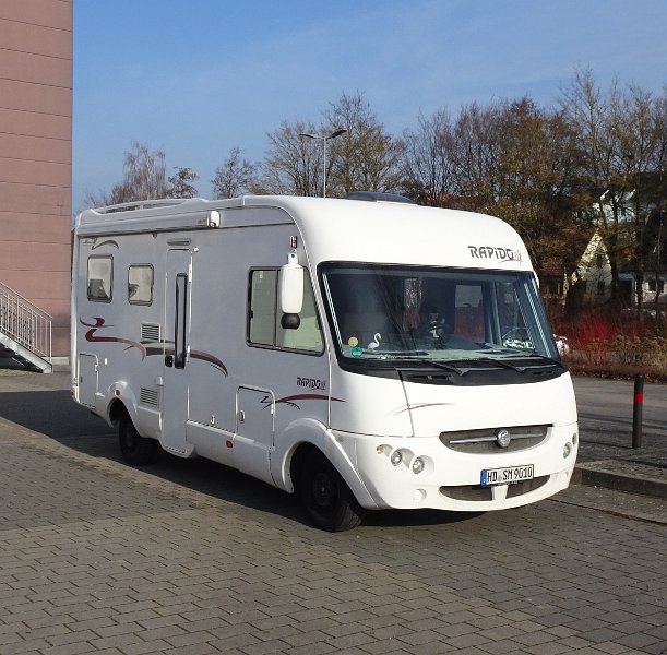 DSC05003.JPG - Hiltrud & Heinz stellen ihr Wohnmobil am Bürgerbahnhof, wo die Feier stattfindet, ab und wir fahren dann mit dem Dixi auf einen Parkplatz...