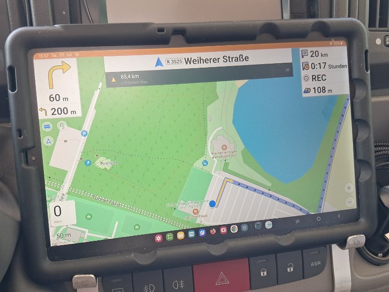 20260725_155721.jpg - Der Stellplatz ist wie gesagt nicht so ganz unser Ding, darum fahren wir nachmittags weiter...