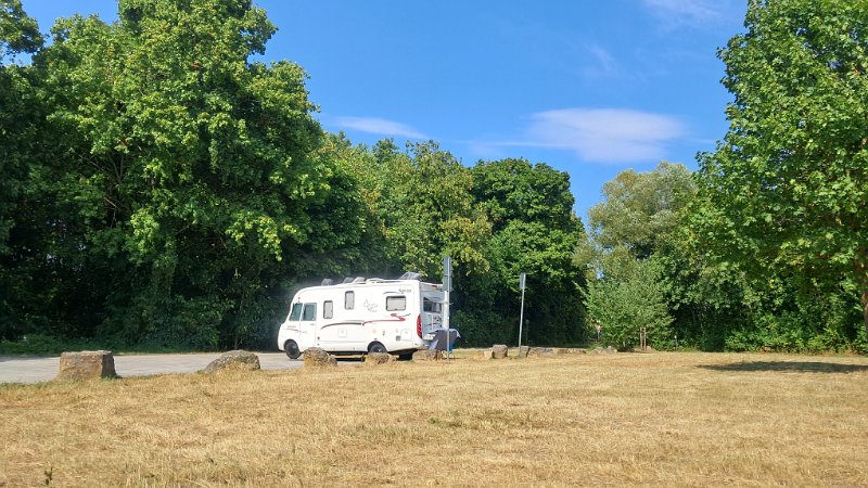 20260725_163414.jpg - Hier ist es chilliger und ruhiger als auf dem Stellplatz am Heidesee. ...und kostenlos ist er auch noch. Hier wollen wir über Nacht bleiben und morgen nach Hause fahren.Ich sach dann schonmal Adios! 
