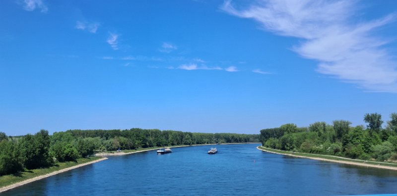 20260425_143853.jpg - ...und weiter gehts. Bei Germersheim fahren wir über den Rhein...
