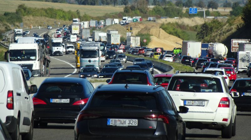 DSC08549.JPG - ...wo ich in der Mittagspause den Anruf bekomme "Der Smart kann abgeholt werden!" *JUHU* Also sind wir direkt nach Feierabend losgedüst.Wir haben etwa 3Std Zeit um nach Ilsfeld zu kommen. Trotz Stau...