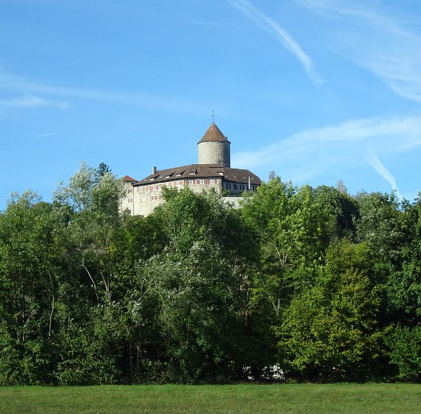 DSC08714.JPG - Auf dem "Heimweg" kommen wir dann noch an der Burg Reichenberg vorbei, die wir aber links liegen lassen.Es reicht für heute *Kulturschock* 