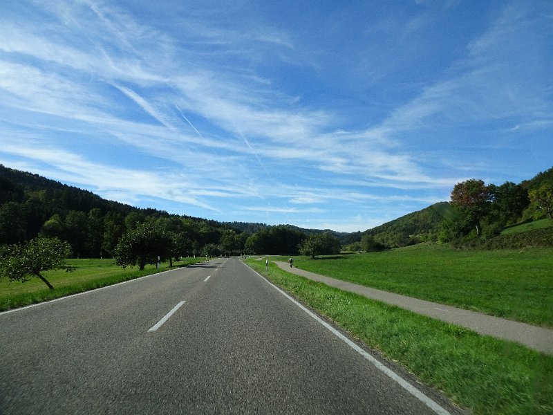 DSC08719.JPG - Am nächsten Tag und bei bestem Wetter fahren wir mit dem Smart los...