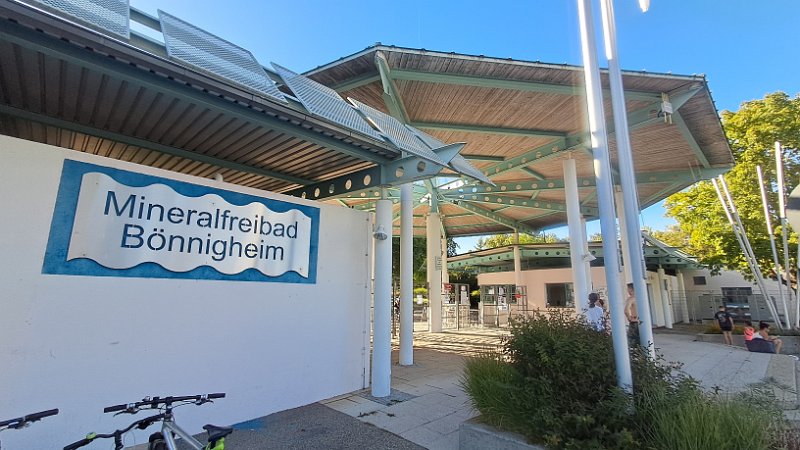 20260904_173352.jpg - Wir wollen morgen, wenns Wetter passt, hier im Freibad schwimmen. Ist keine 10 Meter vom Stellplatz entfernt!