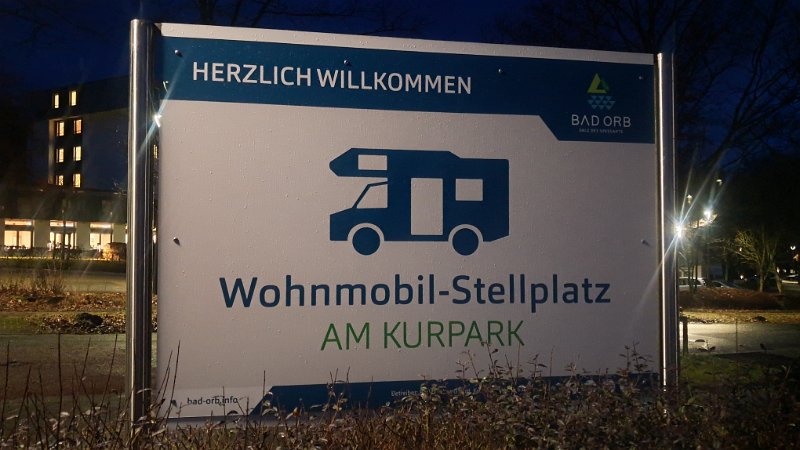 20260213_181707.jpg - Wir stellen uns auf den Stellplatz am Kurpark.
