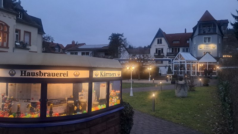 20260214_172716.jpg - Am Abend sind wir dann durch den Kurpark zur Hausbrauerei Kärrners gelaufen.