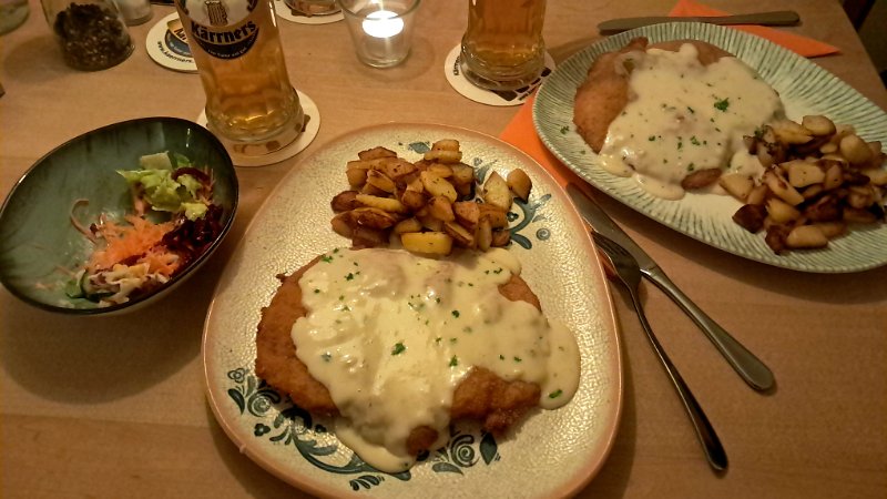 20260214_182313.jpg - ...und Handkäse-Schnitzel mit Bratkartoffeln.